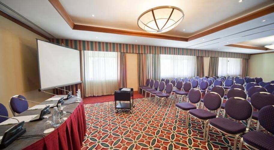 Courtyard By Marriott Hotel
