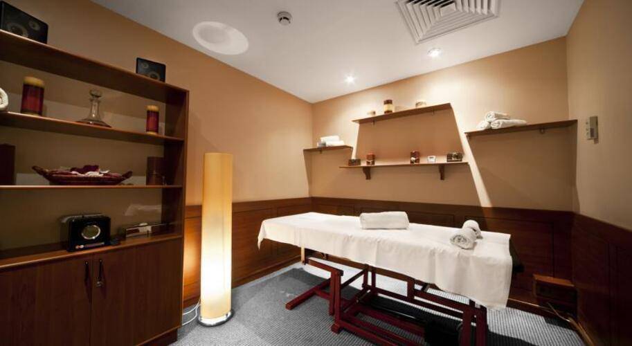 Courtyard By Marriott Hotel