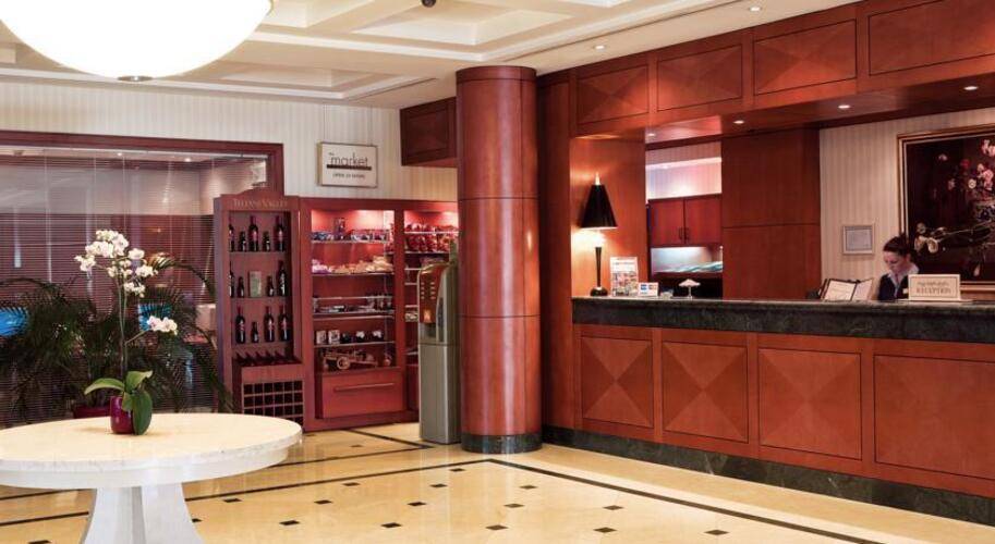 Courtyard By Marriott Hotel