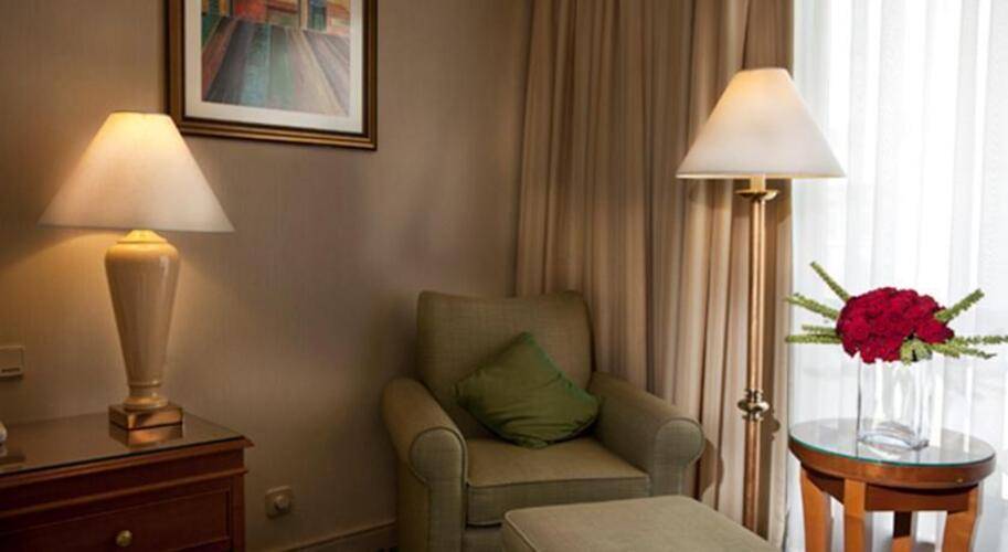 Courtyard By Marriott Hotel