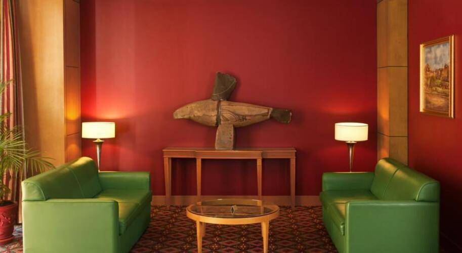 Courtyard By Marriott Hotel
