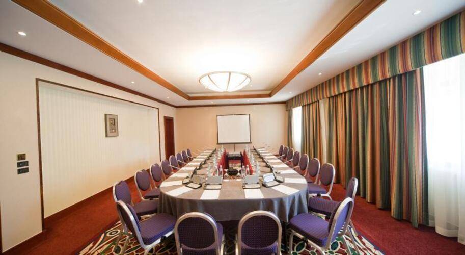 Courtyard By Marriott Hotel