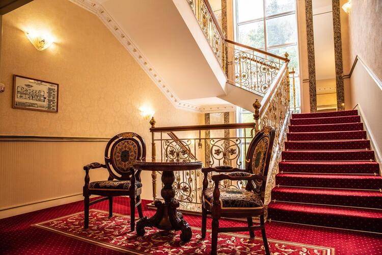 Grand Palace Hotel