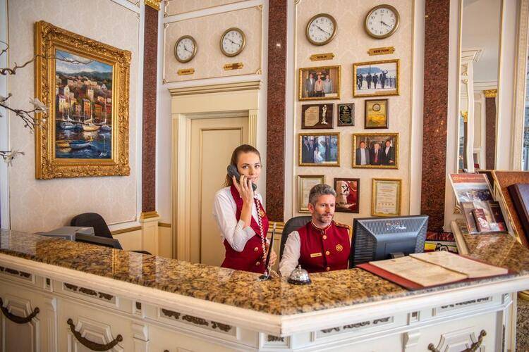 Grand Palace Hotel
