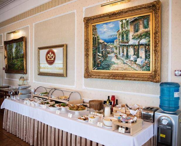 Grand Palace Hotel