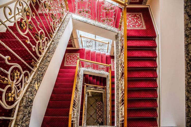 Grand Palace Hotel