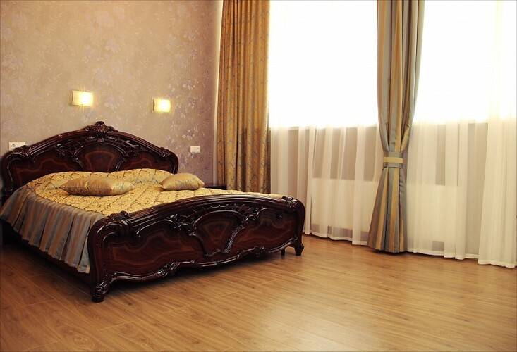 Отель Монарх