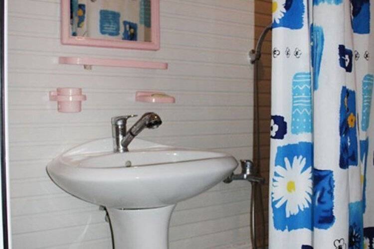 Нараяна (Бывш. Бегущая По Волнам)