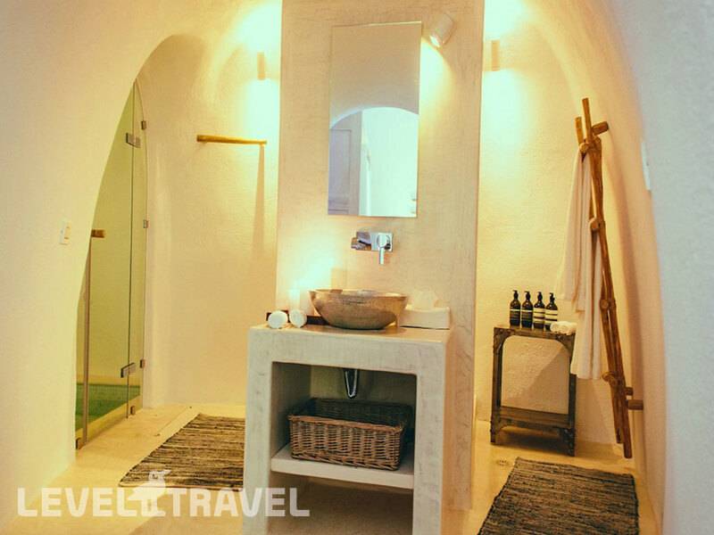 Фотография Iconic Santorini Hotel