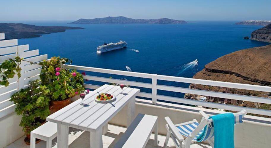 Porto Fira Suites