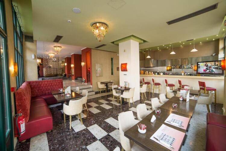 Delphi Art Hotel