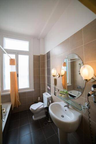 Delphi Art Hotel