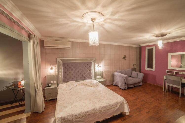 Delphi Art Hotel