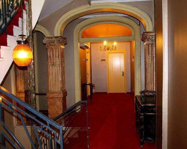 Delphi Art Hotel