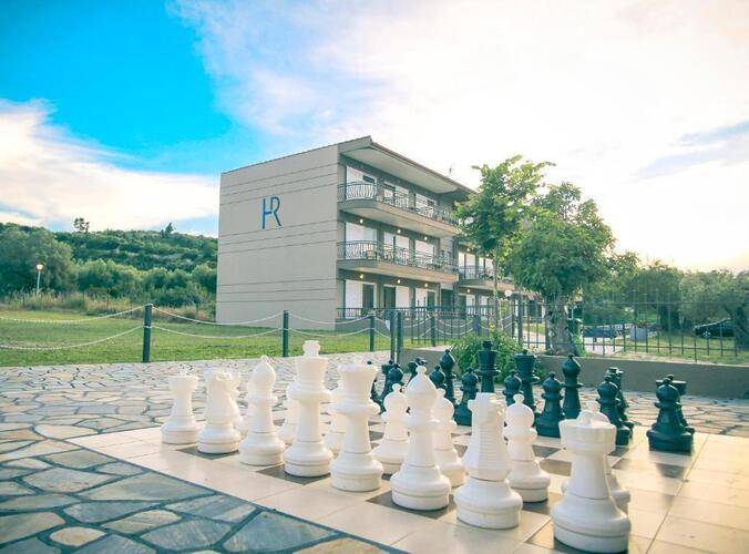Royal Hotel And Suites