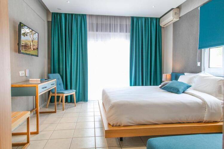 Royal Hotel And Suites