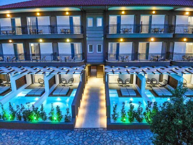 Royal Hotel And Suites