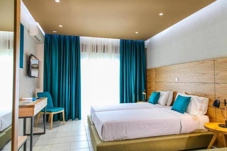 Royal Hotel And Suites