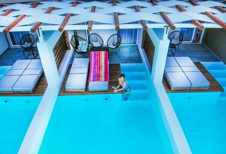 Royal Hotel And Suites