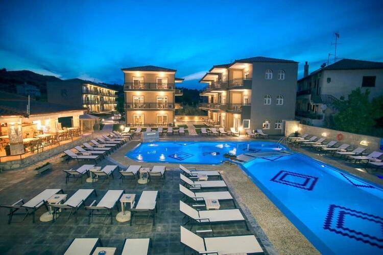Royal Hotel And Suites