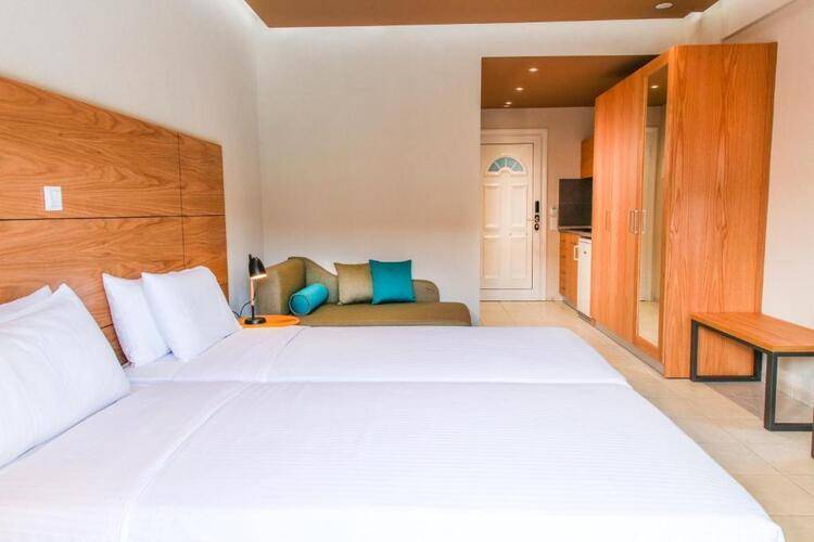 Royal Hotel And Suites