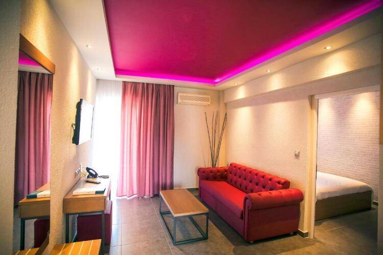 Royal Hotel And Suites