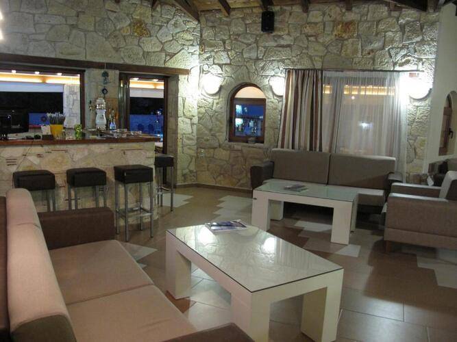 Royal Hotel And Suites