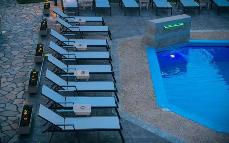 Royal Hotel And Suites