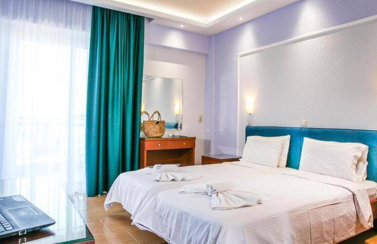 Royal Hotel And Suites