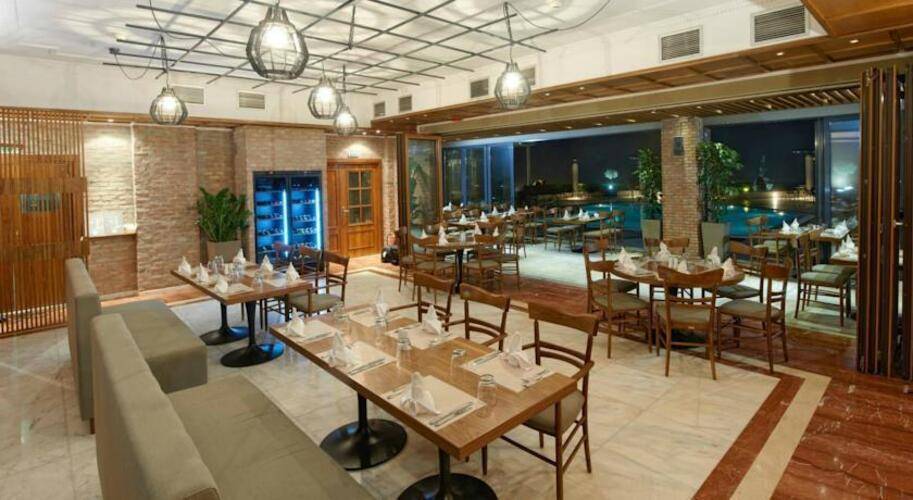 Royal Hotel
