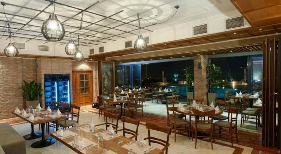 Royal Hotel