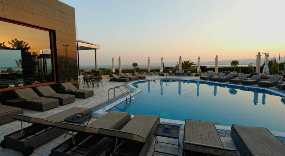 Royal Hotel