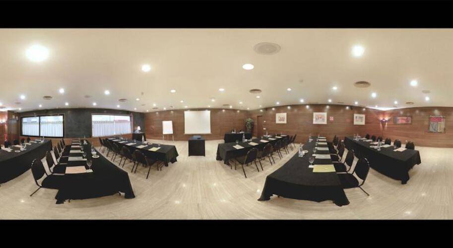 Nh Ciutat De Vic Hotel — фото 4