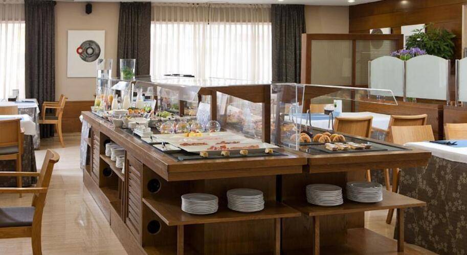 Nh Ciutat De Vic Hotel — фото 8