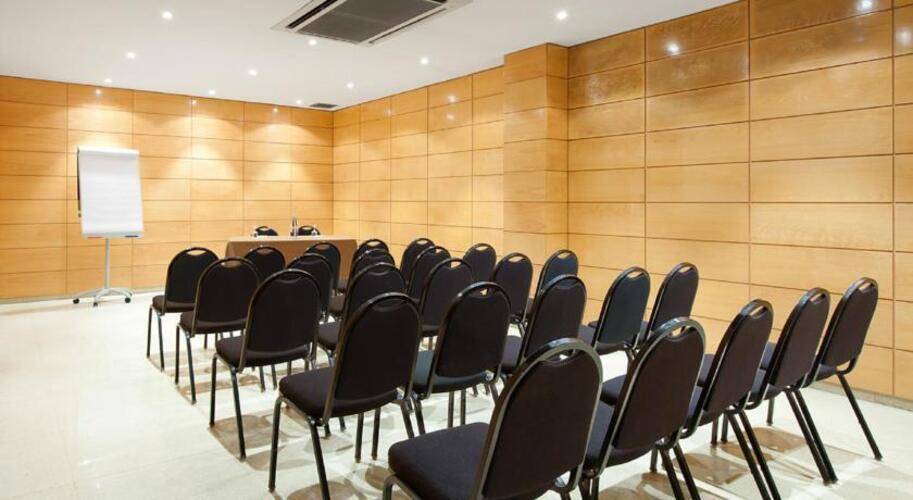 Nh Ciutat De Vic Hotel — фото 5