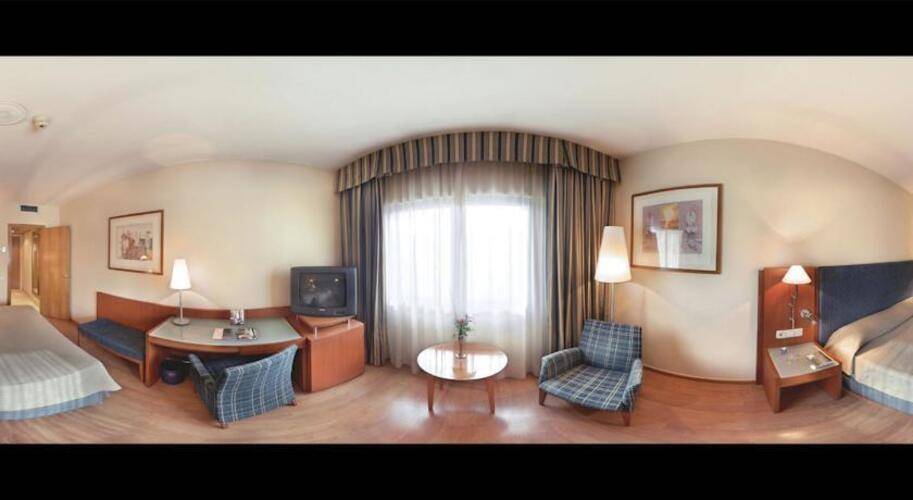 Nh Ciutat De Vic Hotel — фото 14