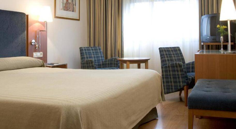 Nh Ciutat De Vic Hotel — фото 2