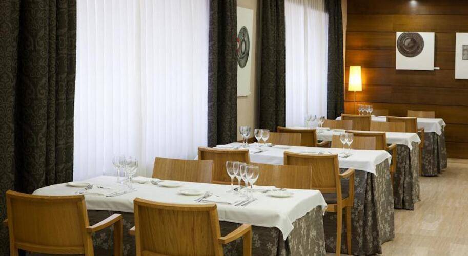 Nh Ciutat De Vic Hotel — фото 10