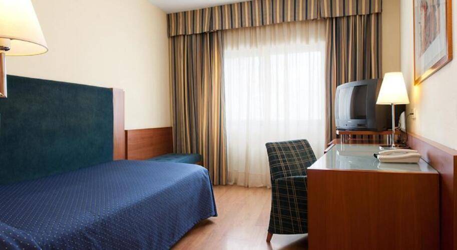 Nh Ciutat De Vic Hotel — фото 3