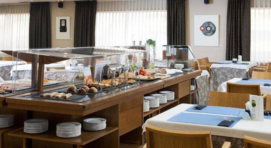 Nh Ciutat De Vic Hotel — фото 9