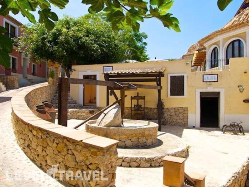 Фотография Apartamentos Pueblo Acantilado Suites
