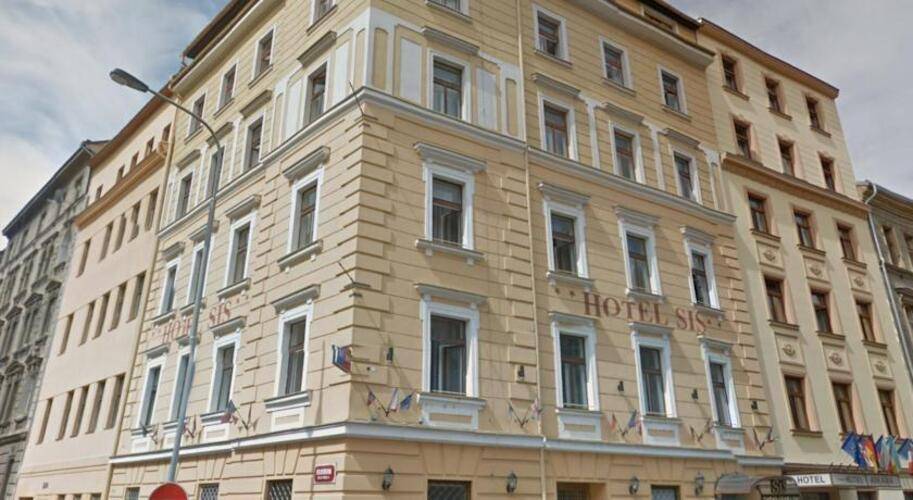 Gallery Hotel Sis