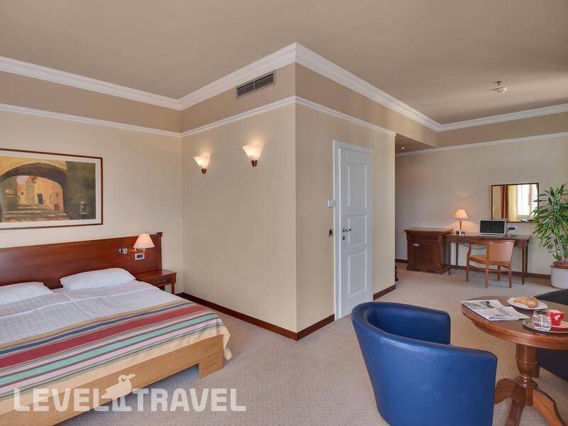 Фотография Bristol Hotel