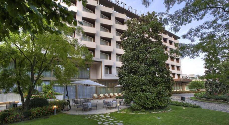 Bristol Buja Hotel