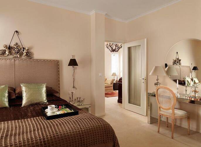Best Western Plus Embassy Hotel