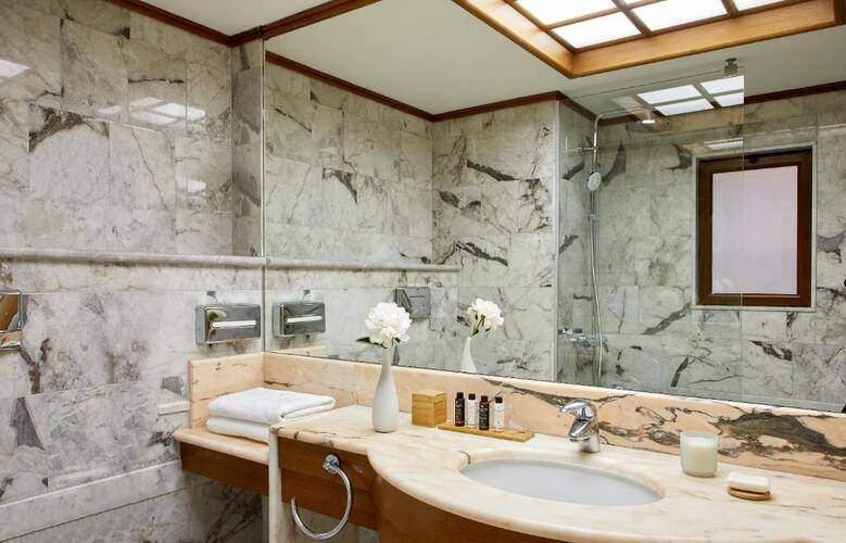 Minoa Palace Resort Hotel