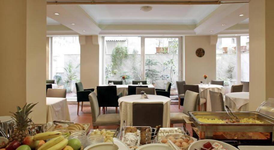 Pella Hotel