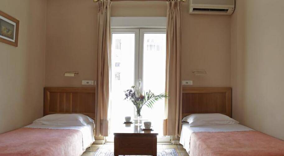 Pella Hotel
