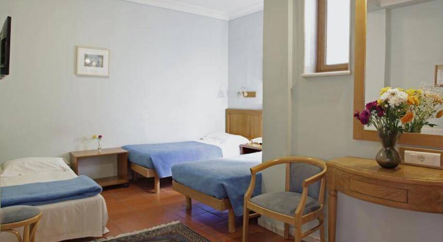 Pella Hotel