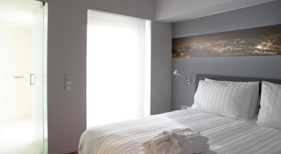 Periscope Hotel